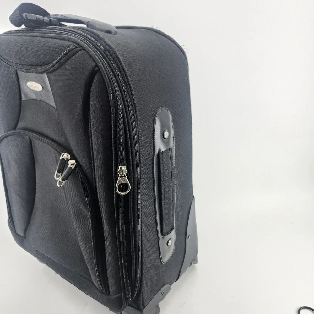 Samsonite Empairio Spinner Carry On Luggage 23
